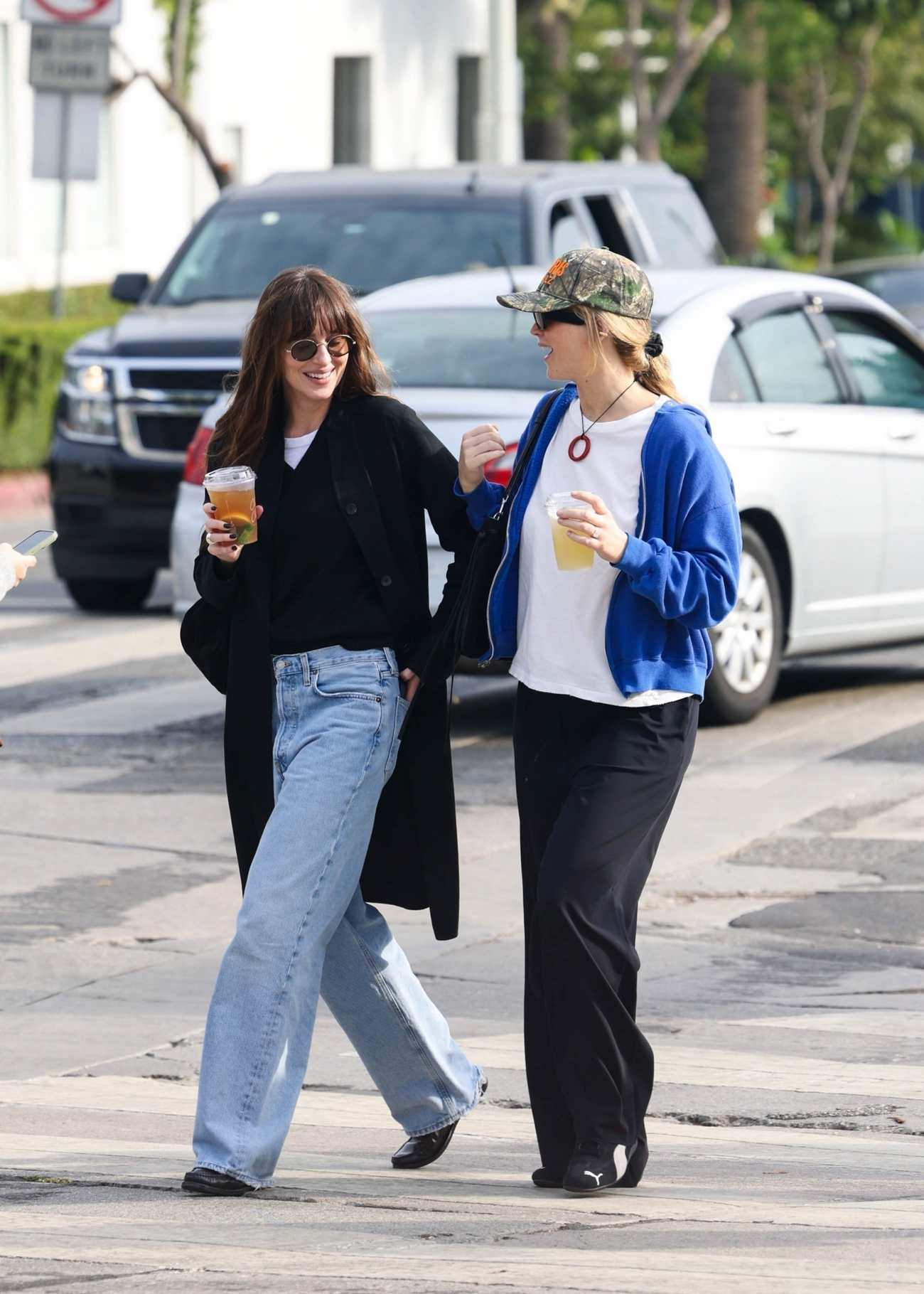 Jennifer_Lawrence___Dakota_Johnson_-_Out_in_Los_Angeles_-_October_272C_2024_04.jpg