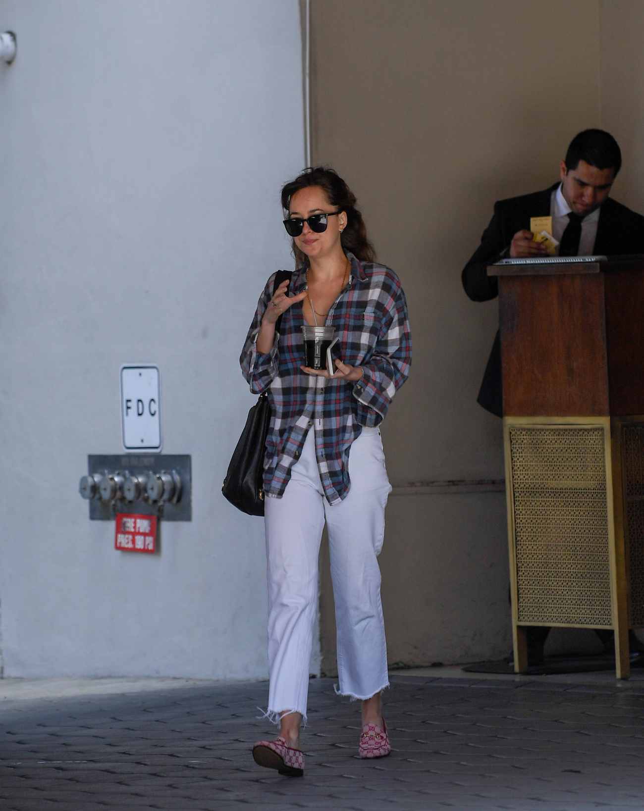 Leaves_a_late_lunch_at_The_Sunet_Tower_in_West_Hollywood_-_May_2500001.jpg