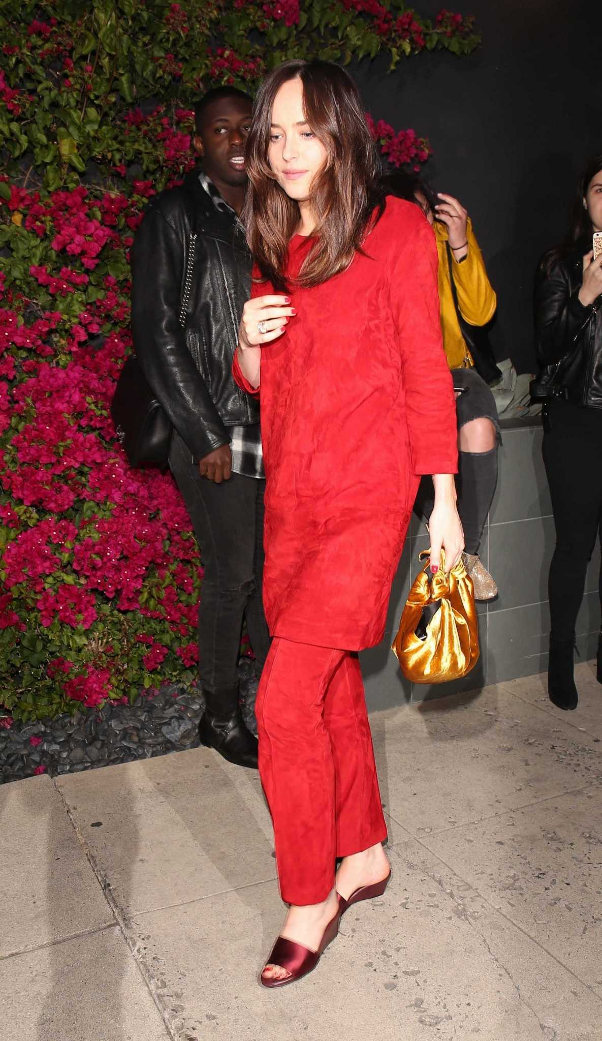 Leaving_The_Hollywood_Reporter_and_Jimmy_Choo_s_Power_Stylists_Dinner_on_March_14-10.jpg Leaving_The_Hollywood_Reporter_and_Jimmy_Choo_s_Power_Stylists_Dinner_on_March_14-10.jpg