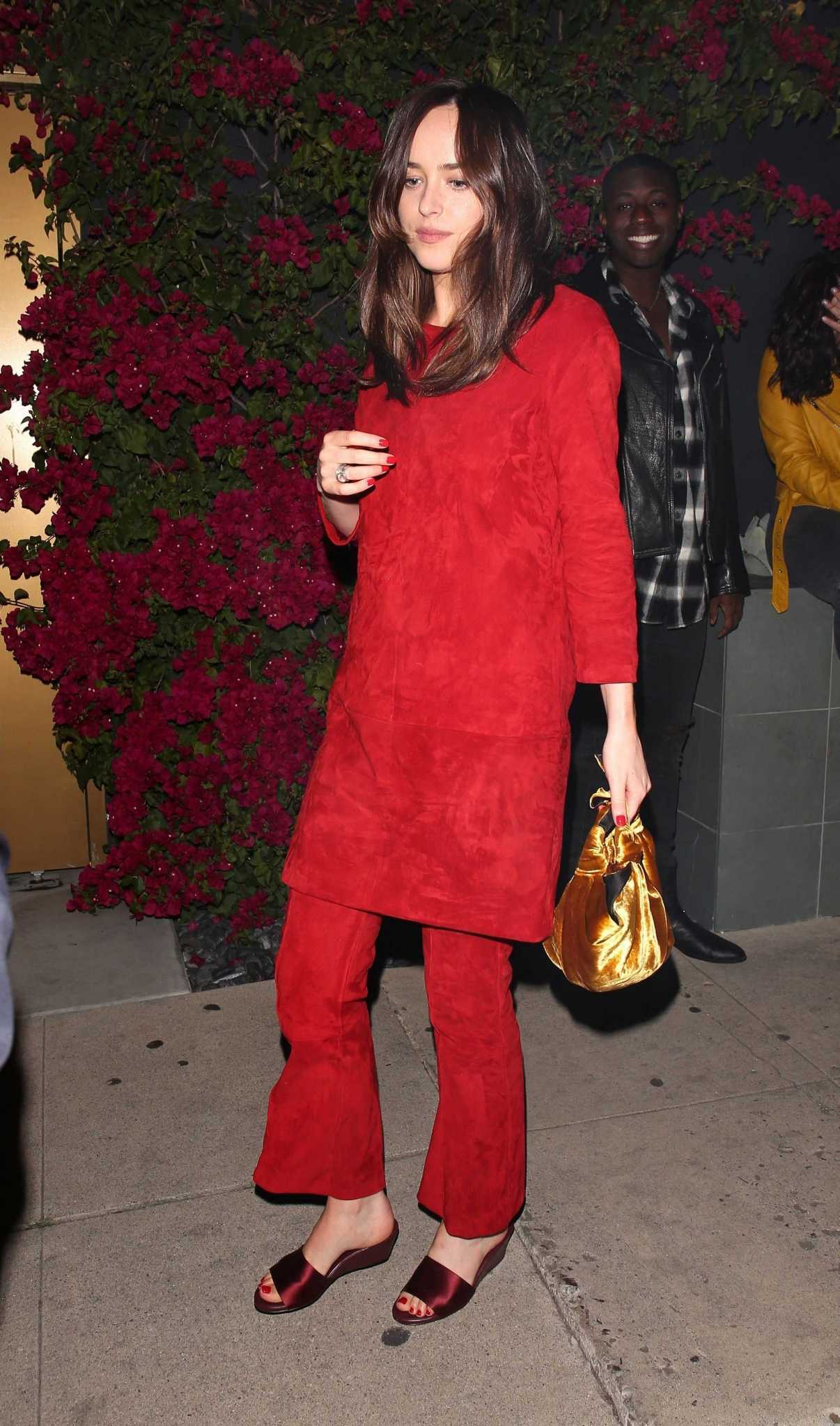 Leaving_The_Hollywood_Reporter_and_Jimmy_Choo_s_Power_Stylists_Dinner_on_March_14-11.jpg Leaving_The_Hollywood_Reporter_and_Jimmy_Choo_s_Power_Stylists_Dinner_on_March_14-11.jpg