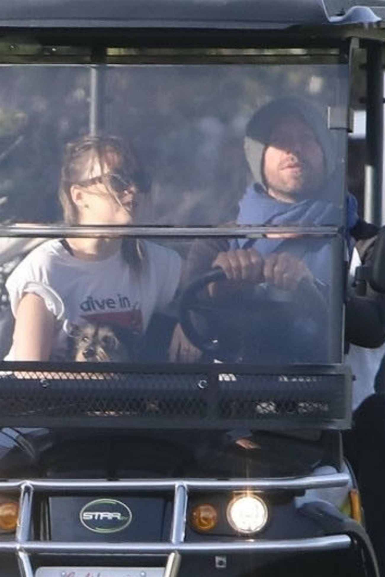 Out_with_Chris_Martin_in_Malibu_-_March_500005.jpg