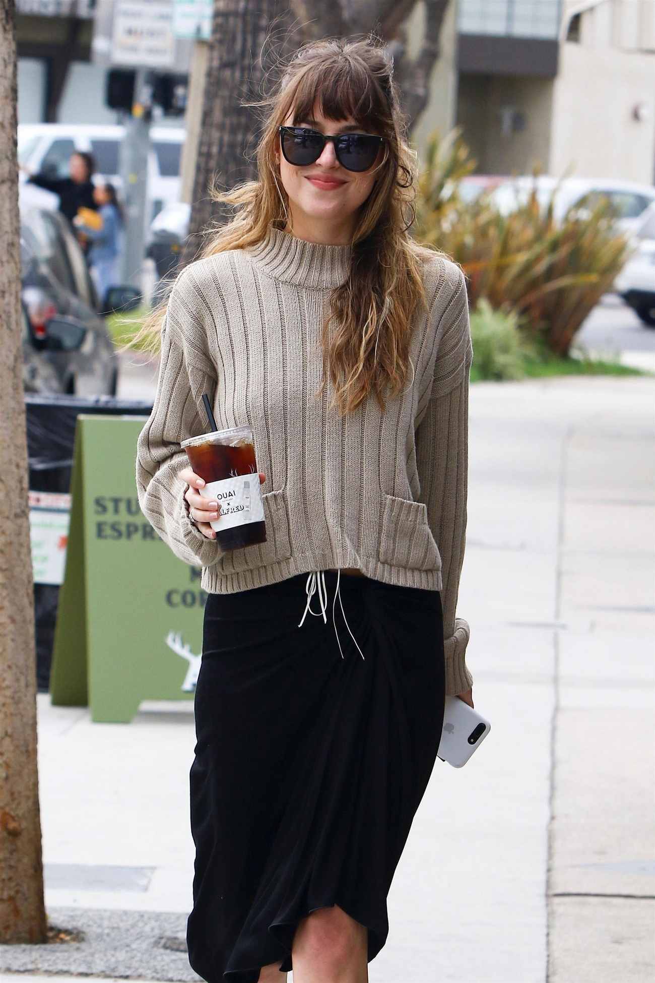Picking_Up_Coffee_in_LA_-_May_1800004.jpg Picking_Up_Coffee_in_LA_-_May_1800004.jpg
