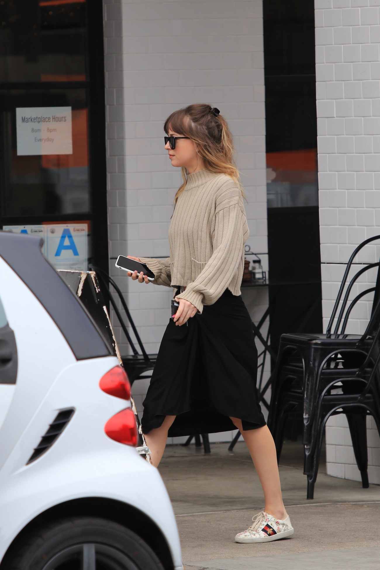 Picking_Up_Coffee_in_LA_-_May_1800007.jpg