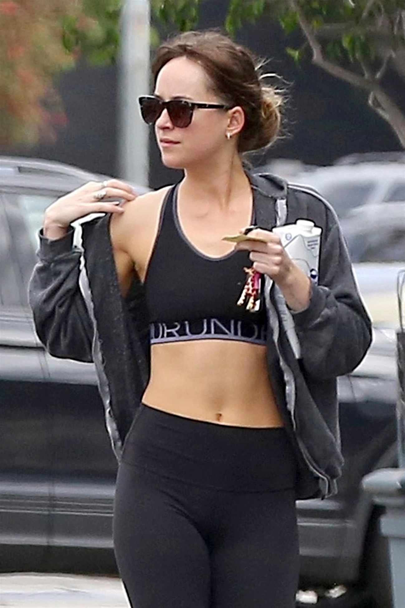 Shows_off_her_abs_as_she_leaves_pilates_in_Los_Angeles2C_CA_-_June_1800003.jpg