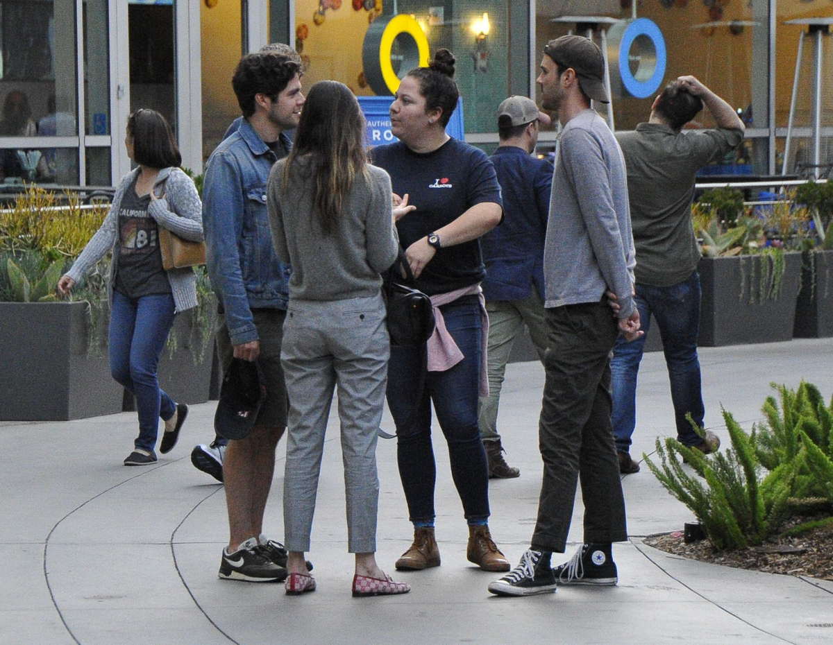 Spotted_heading_to_the_movies_with_her_friends_in_Los_Angeles_-_July_100002.jpg