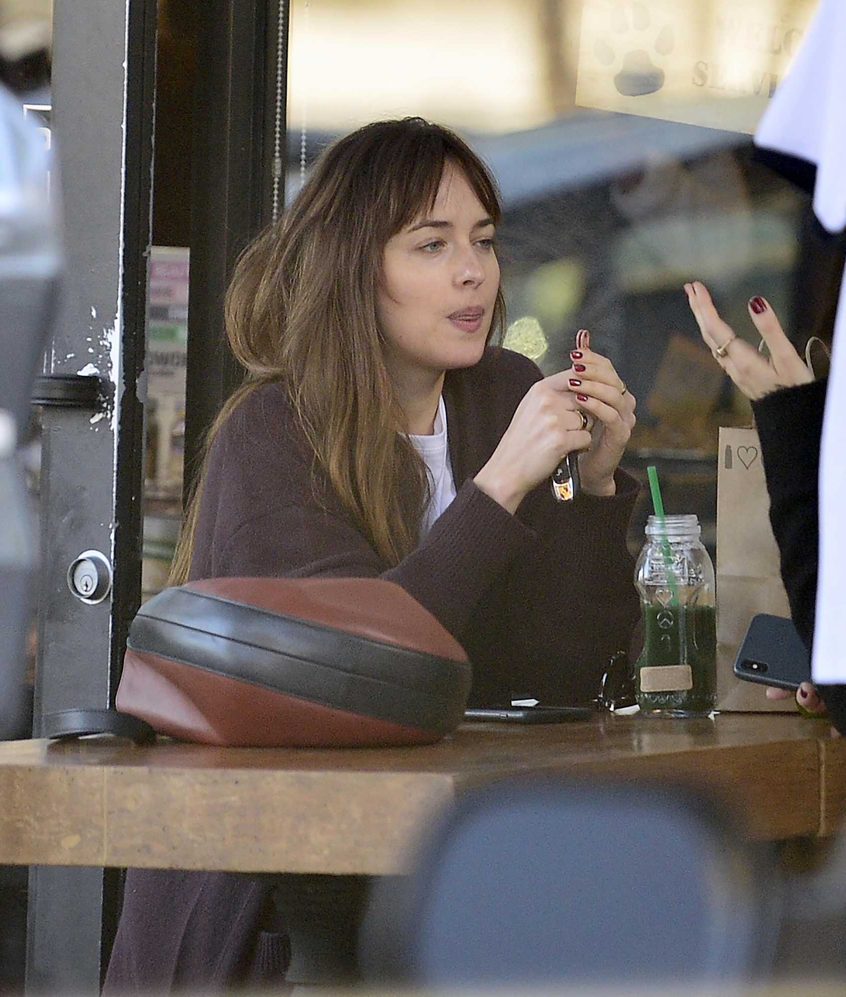 Spotted_stopping_by_a_juice_shop_in_Los_Angeles_-_November_123.jpg