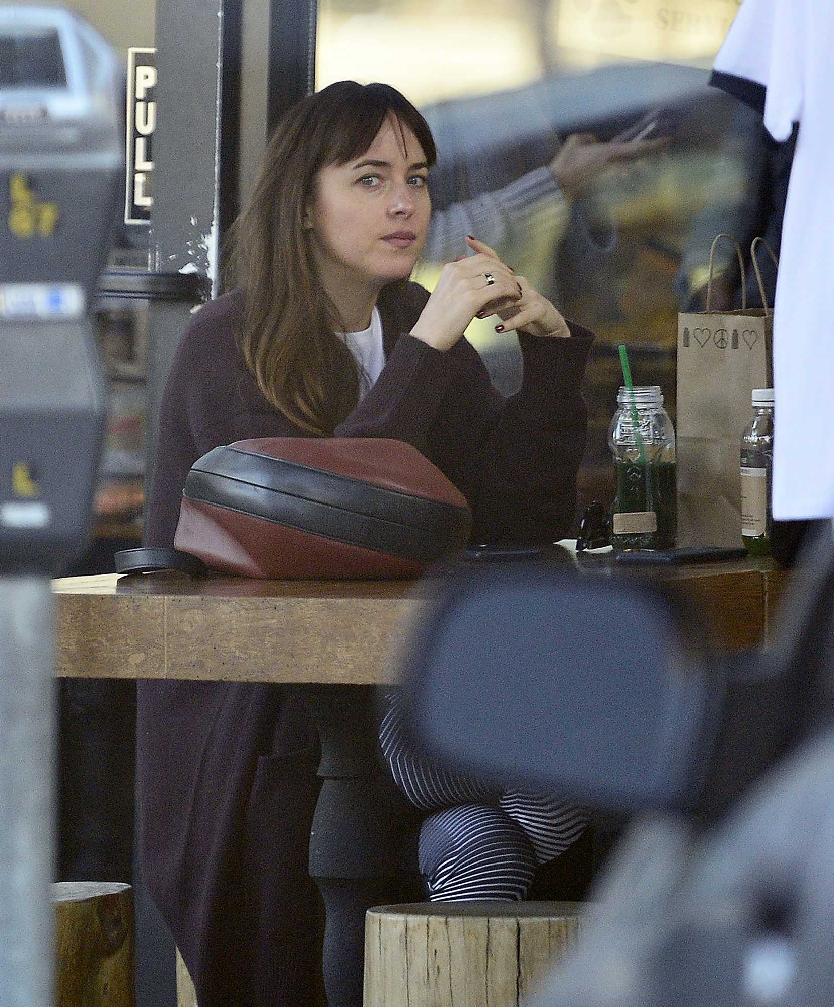 Spotted_stopping_by_a_juice_shop_in_Los_Angeles_-_November_124.jpg