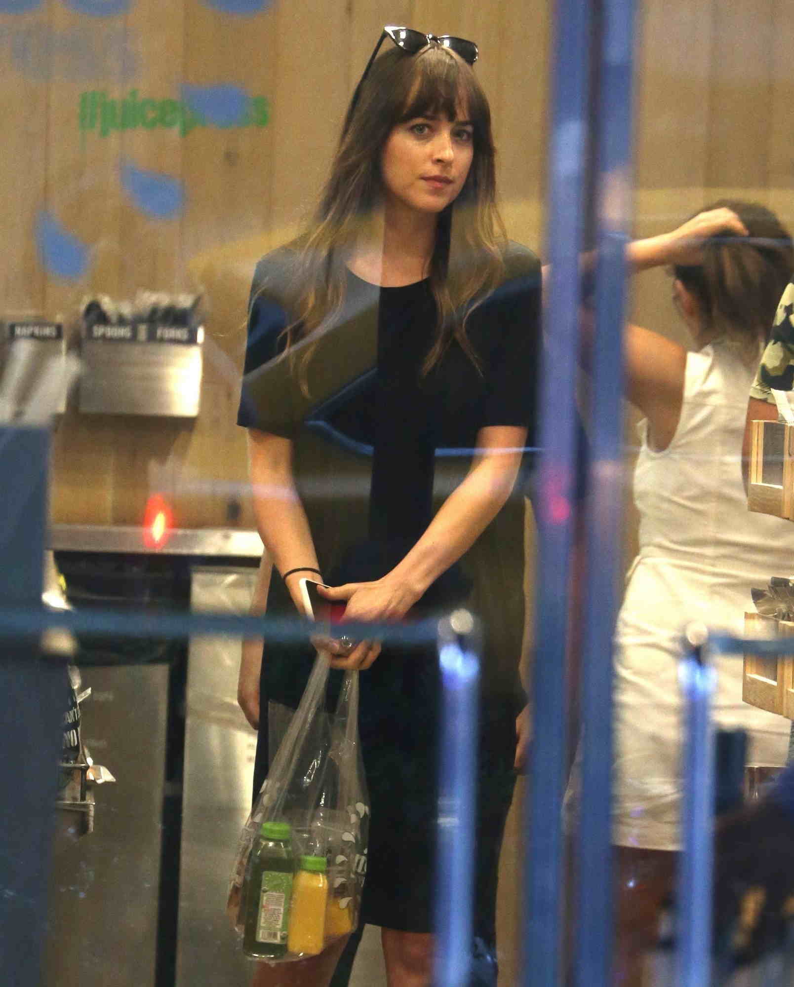 Spotted_stopping_by_a_juice_shop_in_New_York_City_-_August_73.jpg Spotted_stopping_by_a_juice_shop_in_New_York_City_-_August_73.jpg