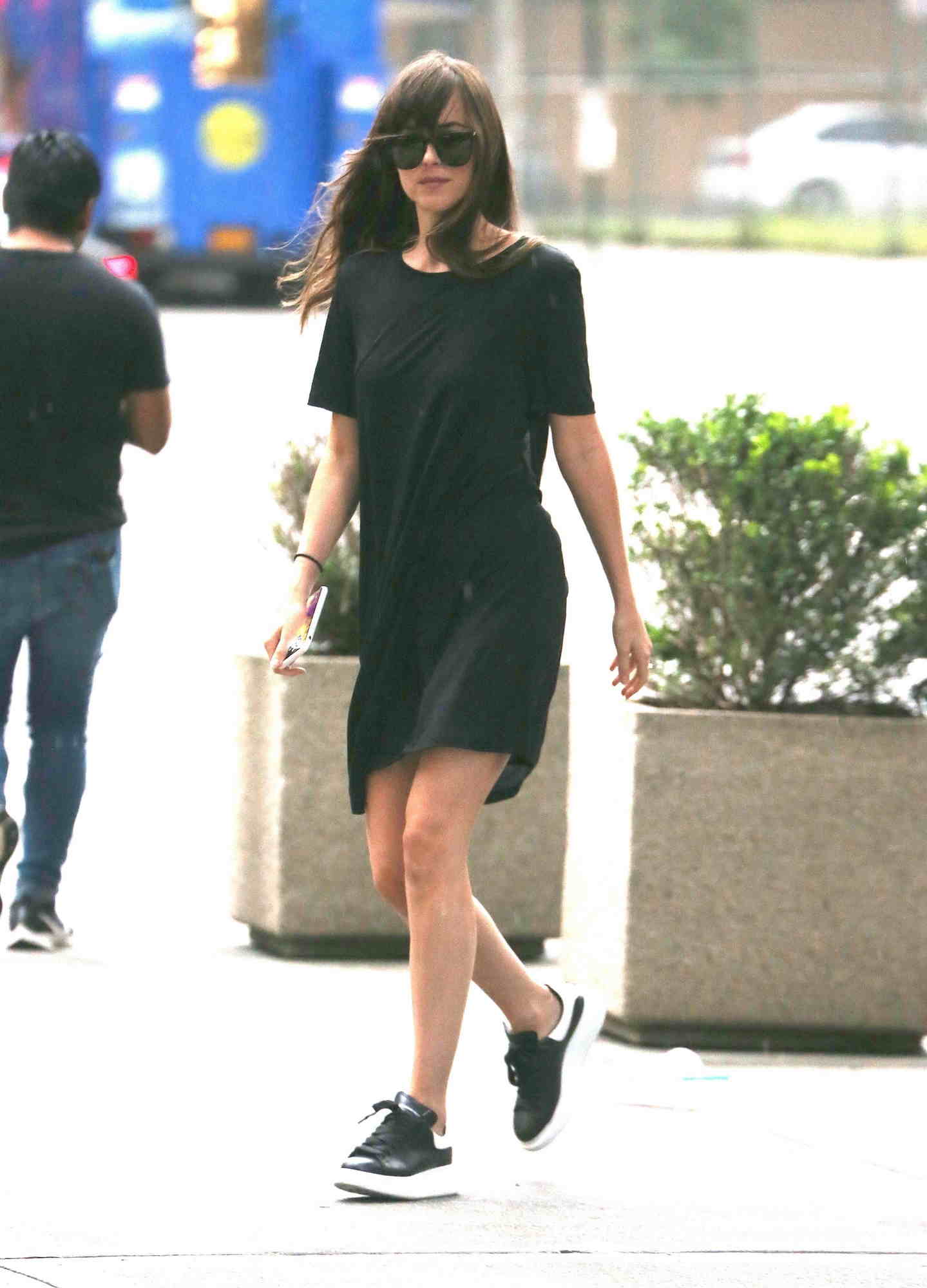 Spotted_stopping_by_a_juice_shop_in_New_York_City_-_August_75.jpg Spotted_stopping_by_a_juice_shop_in_New_York_City_-_August_75.jpg