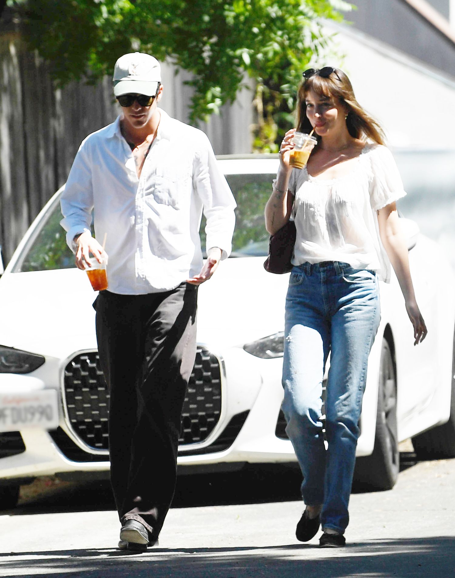 dakota_johnson_-_walking_to_a_party_in_los_angeles_-_april_52C_2026_35.jpg dakota_johnson_-_walking_to_a_party_in_los_angeles_-_april_52C_2026_35.jpg
