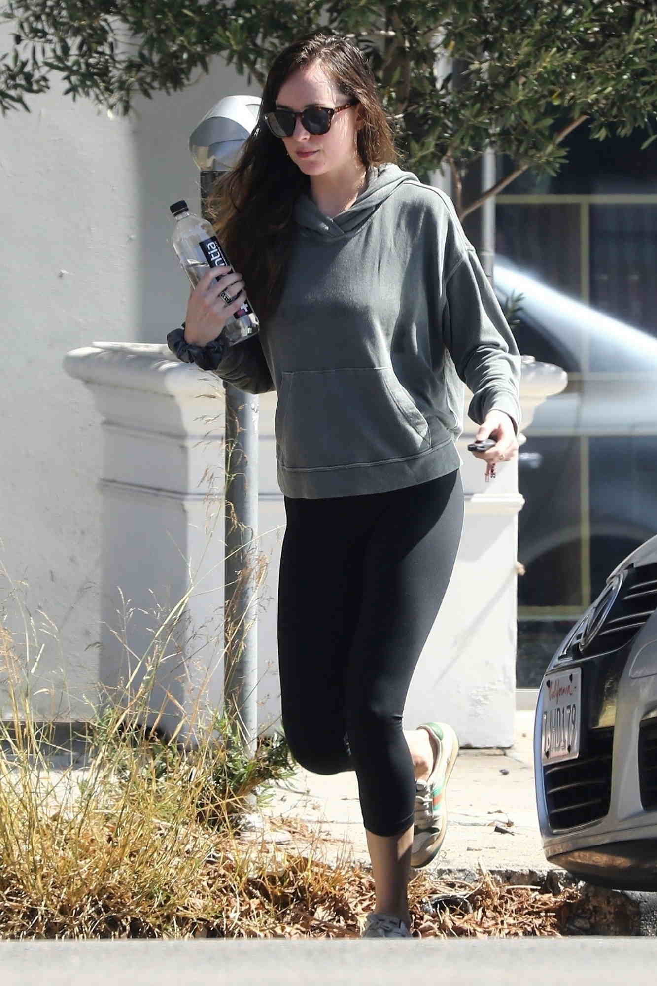 kicked_off_her_day_with_a_workout_in_LA_-_October_24.jpg kicked_off_her_day_with_a_workout_in_LA_-_October_24.jpg