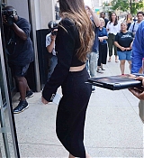 Arrives_to_a_radio_station_in_New_York_-_August_75.jpg