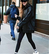 Dakota_Johnson_-_Arriving_to_a_spa_in_New_York_0205202402.jpg