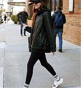 Dakota_Johnson_-_Arriving_to_a_spa_in_New_York_0205202403.jpg