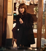 Dakota_Johnson_-_At_Rocco_Restaurant_in_Rome_03202024_04.jpg