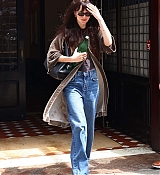 Dakota_Johnson_-_Checking_out_of_her_Tribeca_hotel2C_New_York_City_-_July_112C_2025_01.jpg