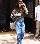 Dakota_Johnson_-_Checking_out_of_her_Tribeca_hotel2C_New_York_City_-_July_112C_2025_02.jpg