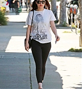 Dakota_Johnson_-_Enjoys_some_solo_shopping_in_Los_Angeles2C_California_on_March_27-10.jpg