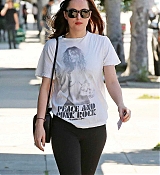 Dakota_Johnson_-_Enjoys_some_solo_shopping_in_Los_Angeles2C_California_on_March_27-11.jpg