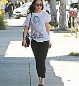 Dakota_Johnson_-_Enjoys_some_solo_shopping_in_Los_Angeles2C_California_on_March_27-13.jpg