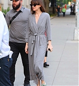 Dakota_Johnson_-_Filming__Materialists__in_New_York_06042024_01.jpg