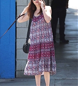 Dakota_Johnson_-_Out_and_about_in_Santa_Monica_on_April_21-03.jpg