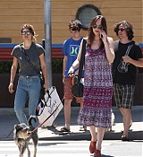 Dakota_Johnson_-_Out_and_about_in_Santa_Monica_on_April_21-06.jpg