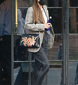 Dakota_Johnson_-_Out_in_New_York_09272021_02.jpg