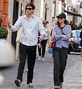Dakota_Johnson_-_Out_in_Rome_03212024_03.jpg