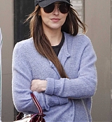 Dakota_Johnson_-_Out_in_Rome_03212024_06.jpg