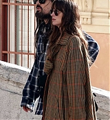 Dakota_Johnson_-_Out_in_Rome_03242024_06.jpg