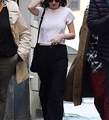 Dakota_Johnson_-_Out_in_Rome_03242024_15.jpg