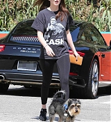 Dakota_Johnson_-_Out_with_her_dog_in_Los_Angeles_on_March_26-05.jpg