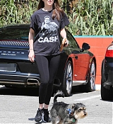 Dakota_Johnson_-_Out_with_her_dog_in_Los_Angeles_on_March_26-06.jpg