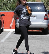 Dakota_Johnson_-_Out_with_her_dog_in_Los_Angeles_on_March_26-10.jpg
