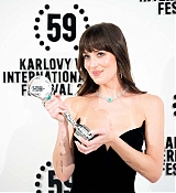 Dakota_Johnson_-_Receives_KVIFF_President_s_Award_-_59th_Karlovy_Vary_International_Film_Festival_-_July_52C_2025_16.jpg