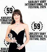 Dakota_Johnson_-_Receives_KVIFF_President_s_Award_-_59th_Karlovy_Vary_International_Film_Festival_-_July_52C_2025_21.jpg
