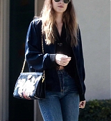 Dakota_Johnson_-_Seen_out_for_a_solo_shopping_trip_in_Los_Angeles2C_CA_-_April_42C_2018-02.jpg