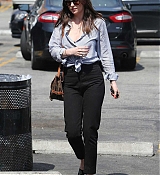 Dakota_Johnson_-_Shopping_at_a_pet_store_in_Los_Angeles_on_March_20-11.jpg