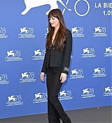 Dakota_Johnson_-_The_Lost_Daughter_photocall_during_the_78th_Venice_International_Film_Festival_on_September_032C_2021_00011.jpg