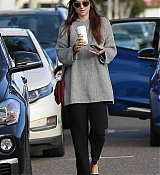 Dakota_Johnson_-_gets_some_grocery_shopping_done_at_Erewhon_Market_in_West_Hollywood2C_CA_-_January_062C_2019-01.jpg