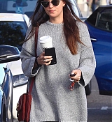 Dakota_Johnson_-_gets_some_grocery_shopping_done_at_Erewhon_Market_in_West_Hollywood2C_CA_-_January_062C_2019-03.jpg