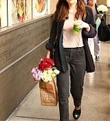 Dakota_Johnson_-_leaving_Erewhon_grocery_store_in_Los_Angeles_on_May_15-05.jpg