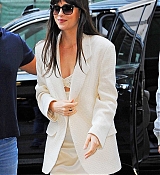 Dakota_Johnson_-_out_and_about_on_June_152C_2022_in_New_York_City04.jpg