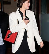Dakota_Johnson_-_spotted_leaving_her_hotel_for_a_dinner_in_New_York_City2C_0505202203.jpg