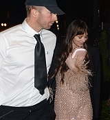 Dakota_Johnson___Chris_Martin_-_Spotted_outside_the_Claridges_Hotel_in_London_10132021_01.jpg