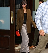Dakota_Johnson_and_Jennifer_Lawrence_-_Out_for_dinner_in_New_York_City_-_June_12C_2025_07.jpg