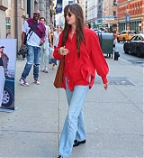 Dakota_Johnson_spends_a_day_out_in_New_York_09052024_04.jpg