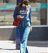 Dakota_Johnson_visits_Sugaring_LA_hair_removal_in_Santa_Monica2C_0510202202.jpg