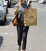 Goes_shopping_at_the_Los_Angeles_A_P_C__store_-_April_262.jpg